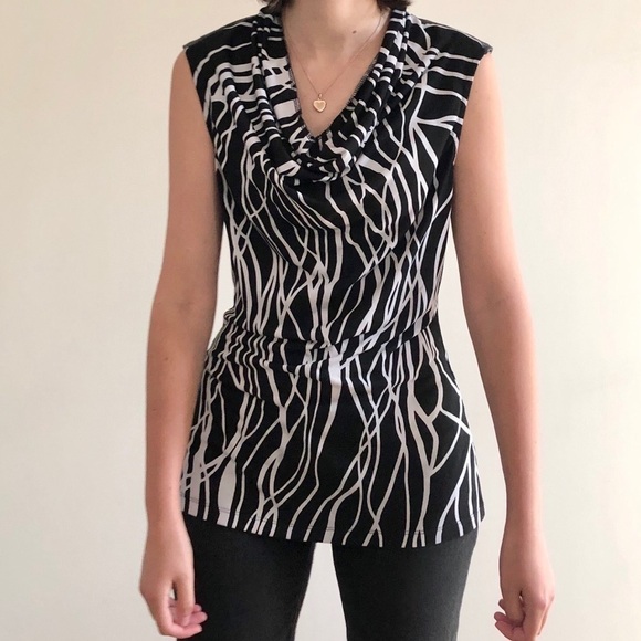 BLACK & WHITE SLEEVELESS BLOUSE -8 - Picture 4 of 11
